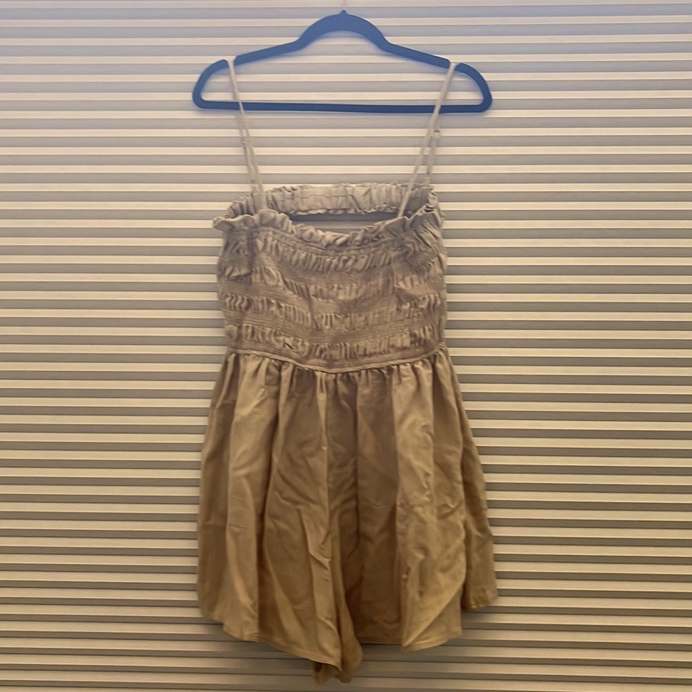 Kakhi jumper - shorts never been worn tag still on paid 48.00